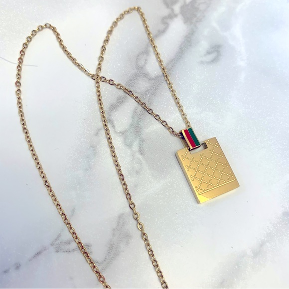 ◾️ 18k Gold Plated Luxury High Quality Square Pendant Necklace - Picture 6 of 8